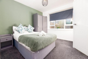 Spacious 4-Bed, 4-Bath Home Near Derby City Centre